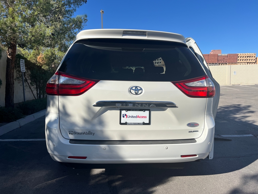 Used 2015 Toyota Sienna Limited - BraunAbility Side Entry Entry In Floor Automatic Ramp