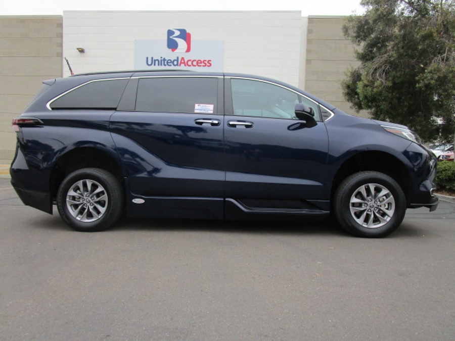 Used 2023 Toyota Sienna Hybrid XLE - BraunAbility Side Entry Entry Fold Out Automatic Ramp