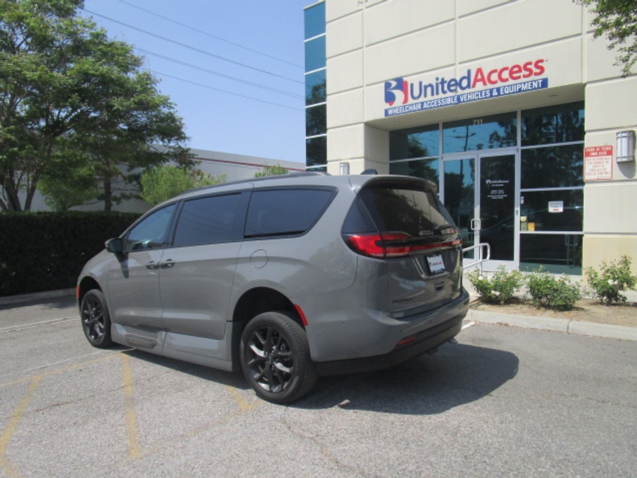 Used 2023 Chrysler Pacifica Touring L - VMI Side Entry Entry In Floor Automatic Ramp