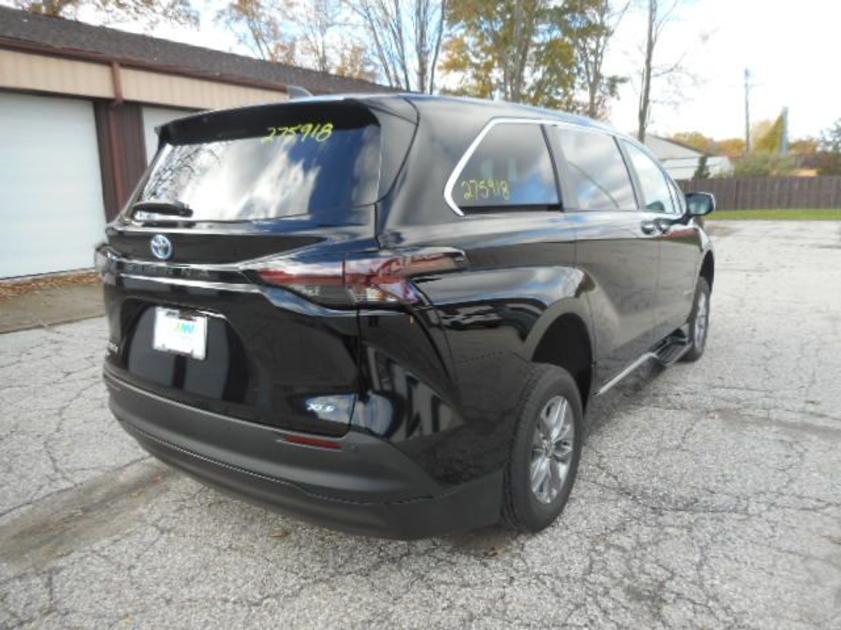 2025 TOYOTA SIENNA - Image 6