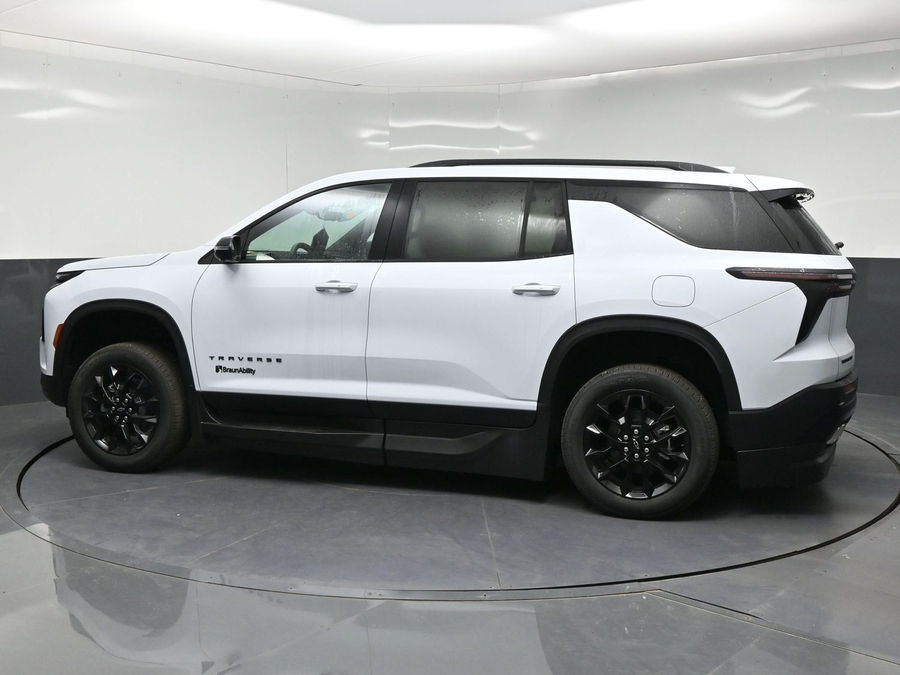New 2026 Chevrolet Traverse 1LT Midnight - BraunAbility Side Entry In Floor Automatic Ramp