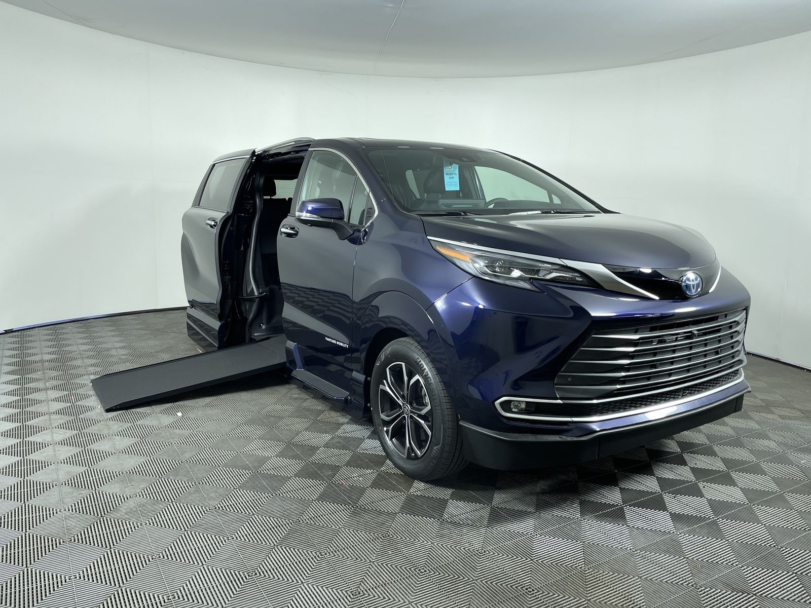 2025 Toyota Sienna AWD Platinum