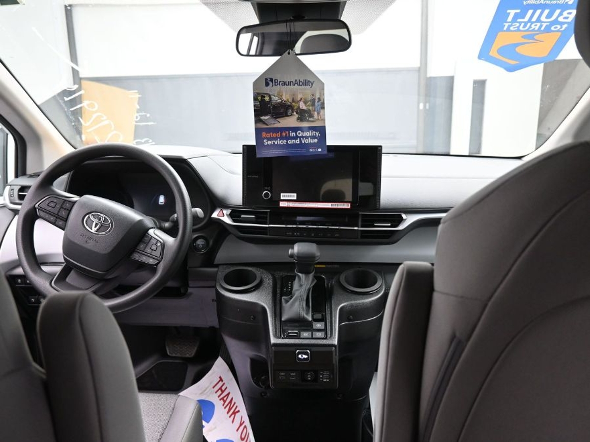 2025 TOYOTA SIENNA - Image 22