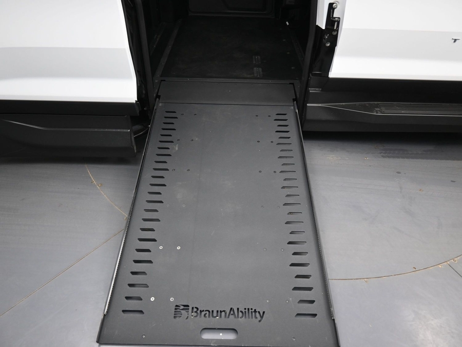 New 2026 Chevrolet Traverse 1LT - BraunAbility Side Entry Entry In Floor Automatic Ramp