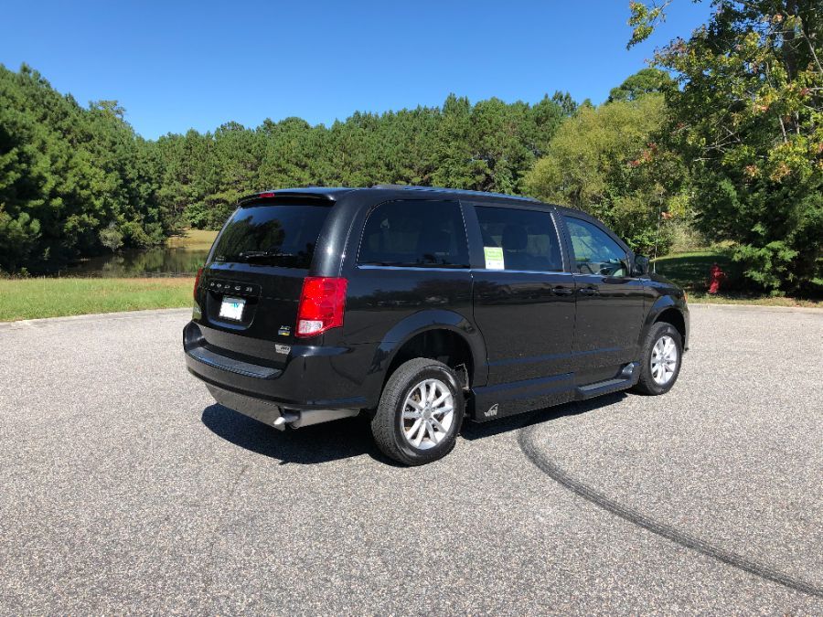 Black Dodge Grand Caravan número de imagen 4