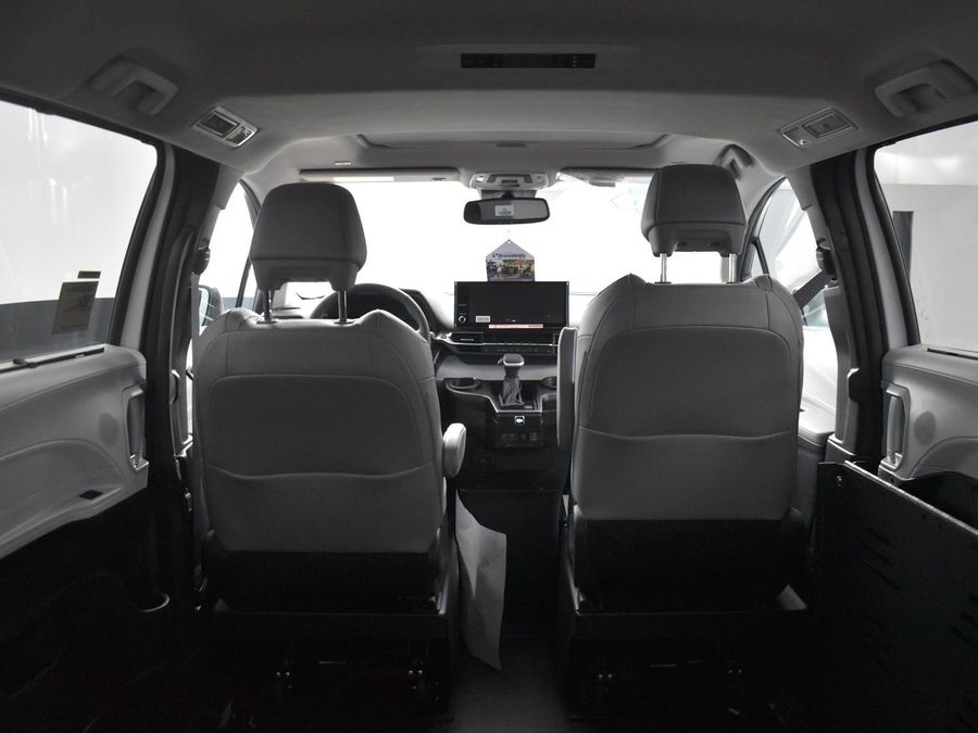New 2025 Toyota Sienna Hybrid XLE Base - BraunAbility Side Entry Entry Fold Out Automatic Ramp