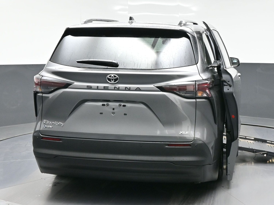 New 2026 Toyota Sienna Hybrid XLE Base - BraunAbility Side Entry Entry Fold Out Automatic Ramp