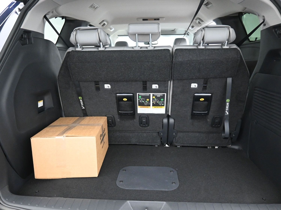 Blue Toyota Sienna image number 13