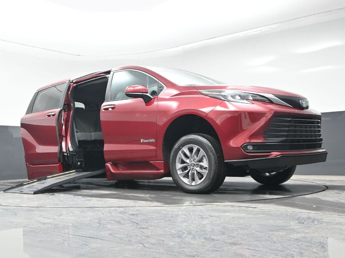 2025 TOYOTA SIENNA - Image 19