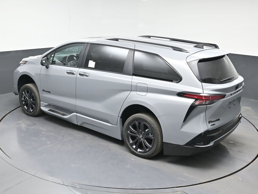 New 2026 Toyota Sienna Hybrid XSE Sport - BraunAbility Side Entry Fold Out Automatic Ramp