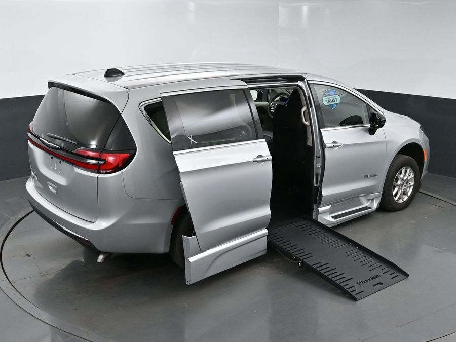 Used 2024 Chrysler Pacifica Touring L - BraunAbility Side Entry Entry Fold Out Automatic Ramp