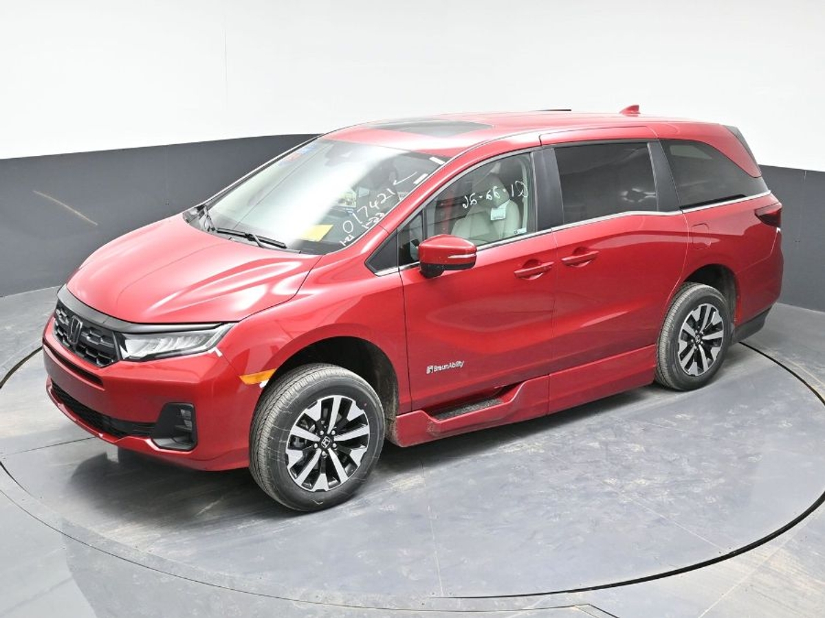 Red Honda Odyssey image number 9