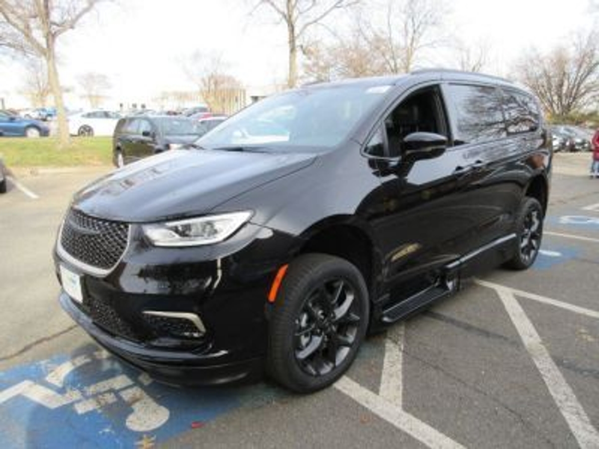 2022 CHRYSLER PACIFICA - Image 7