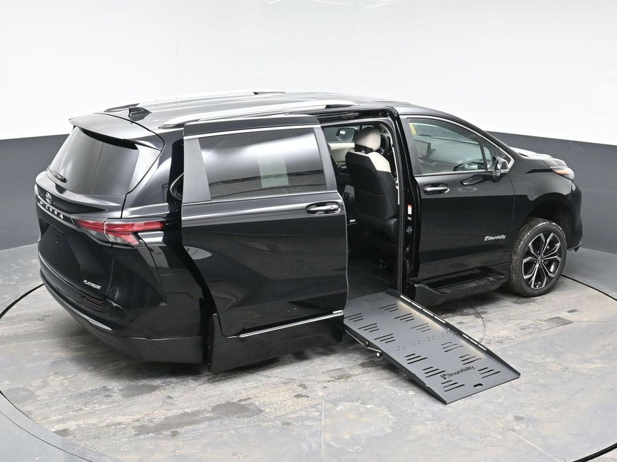 New 2025 Toyota Sienna Hybrid Platinum - BraunAbility Side Entry Entry Fold Out Automatic Ramp