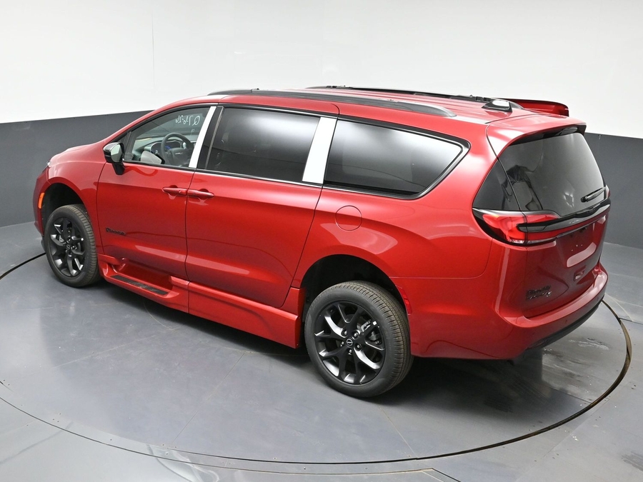 Red Chrysler Pacifica image number 20