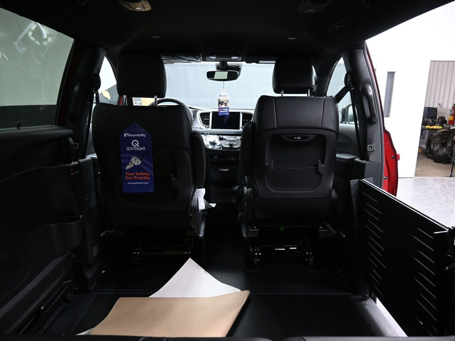 New 2026 Chrysler Pacifica Select Safety - BraunAbility Side Entry Fold Out Automatic Ramp