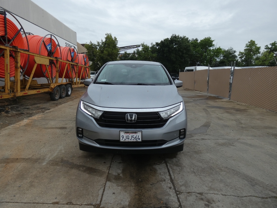 Silver Honda Odyssey image number 11