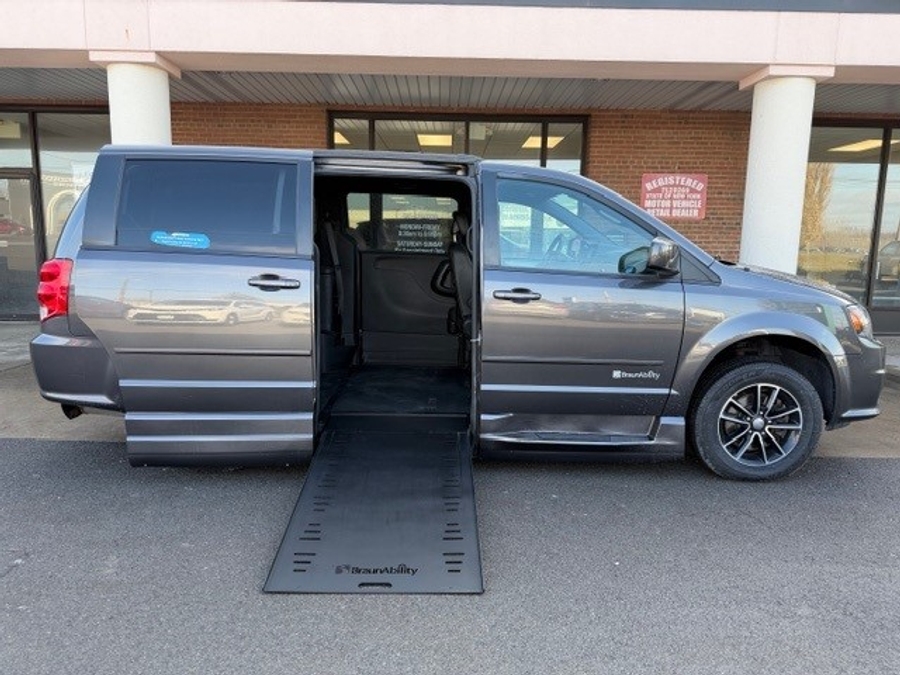 Used 2016 Dodge Grand Caravan R/T - BraunAbility Side Entry Entry In Floor Automatic Ramp
