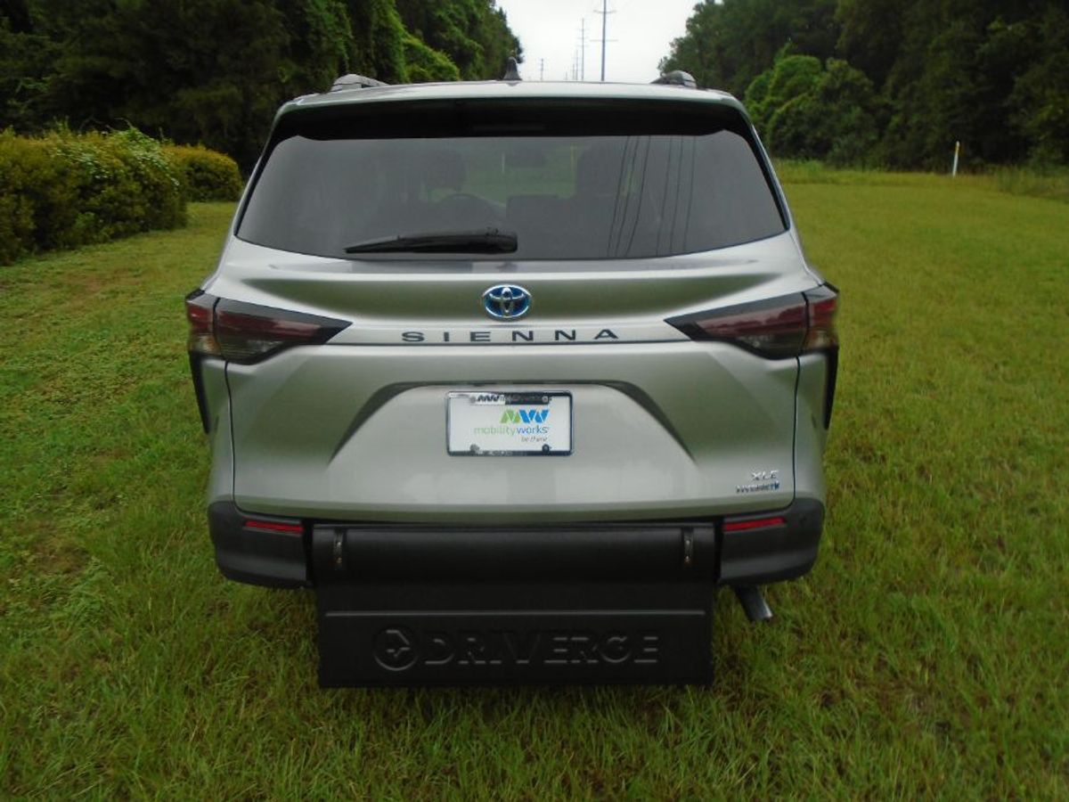 2024 TOYOTA SIENNA - Image 10