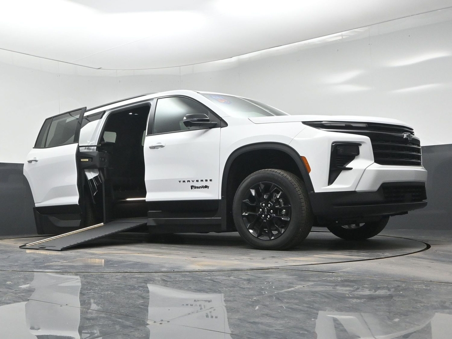 New 2026 Chevrolet Traverse 1LT Midnight - BraunAbility Side Entry In Floor Automatic Ramp