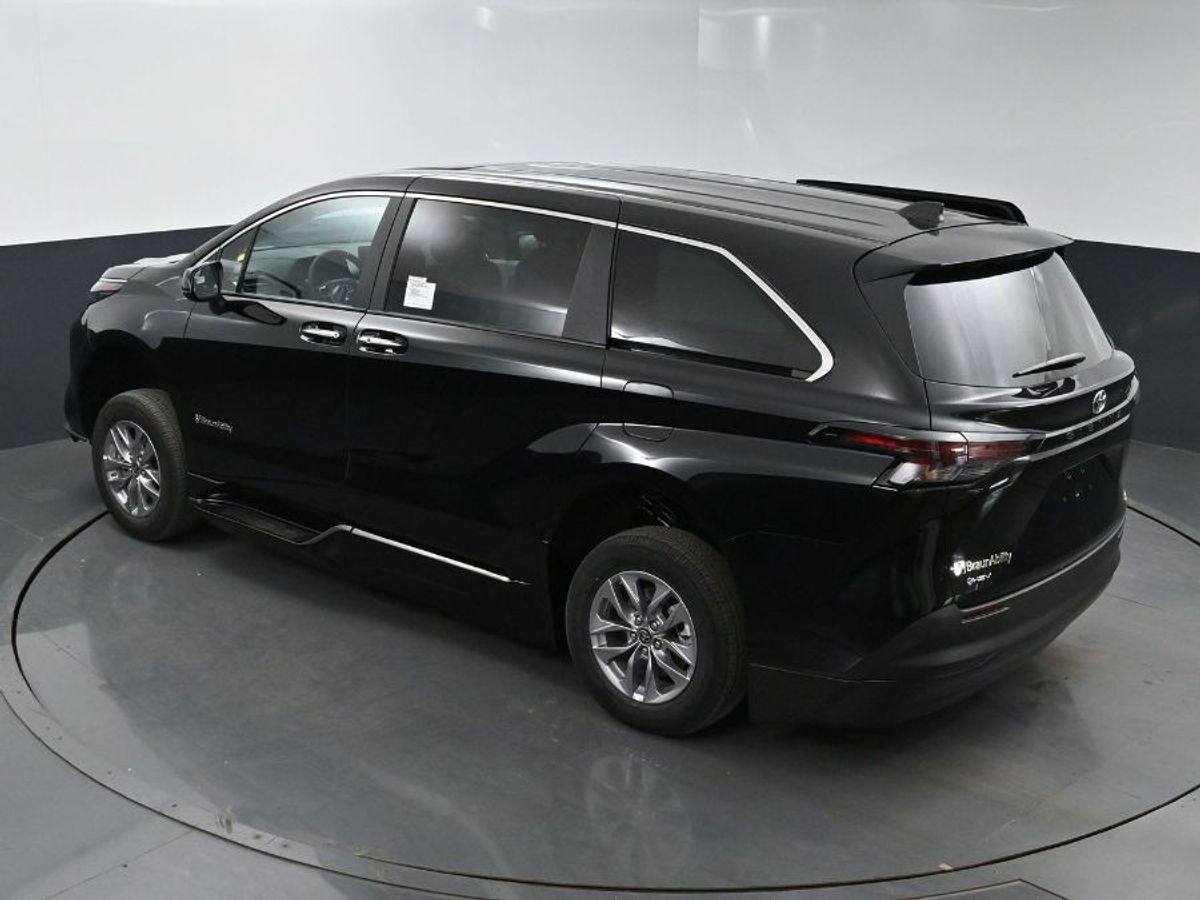 Black Toyota Sienna image number 24