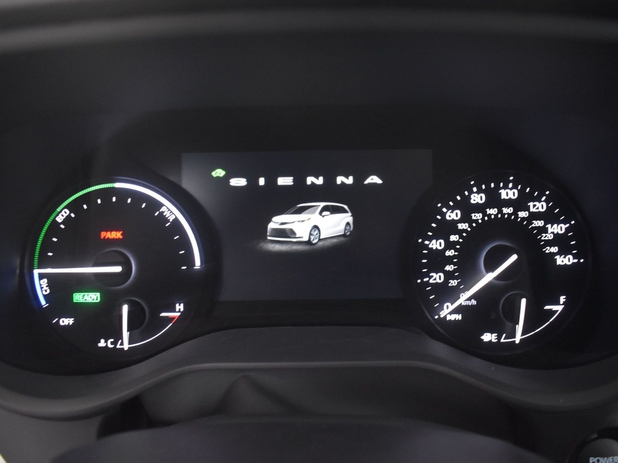 New 2025 Toyota Sienna Hybrid XLE Base - BraunAbility Side Entry Entry Fold Out Automatic Ramp