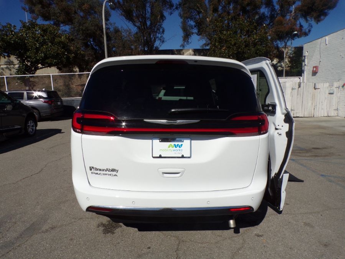 2025 CHRYSLER PACIFICA - Image 3