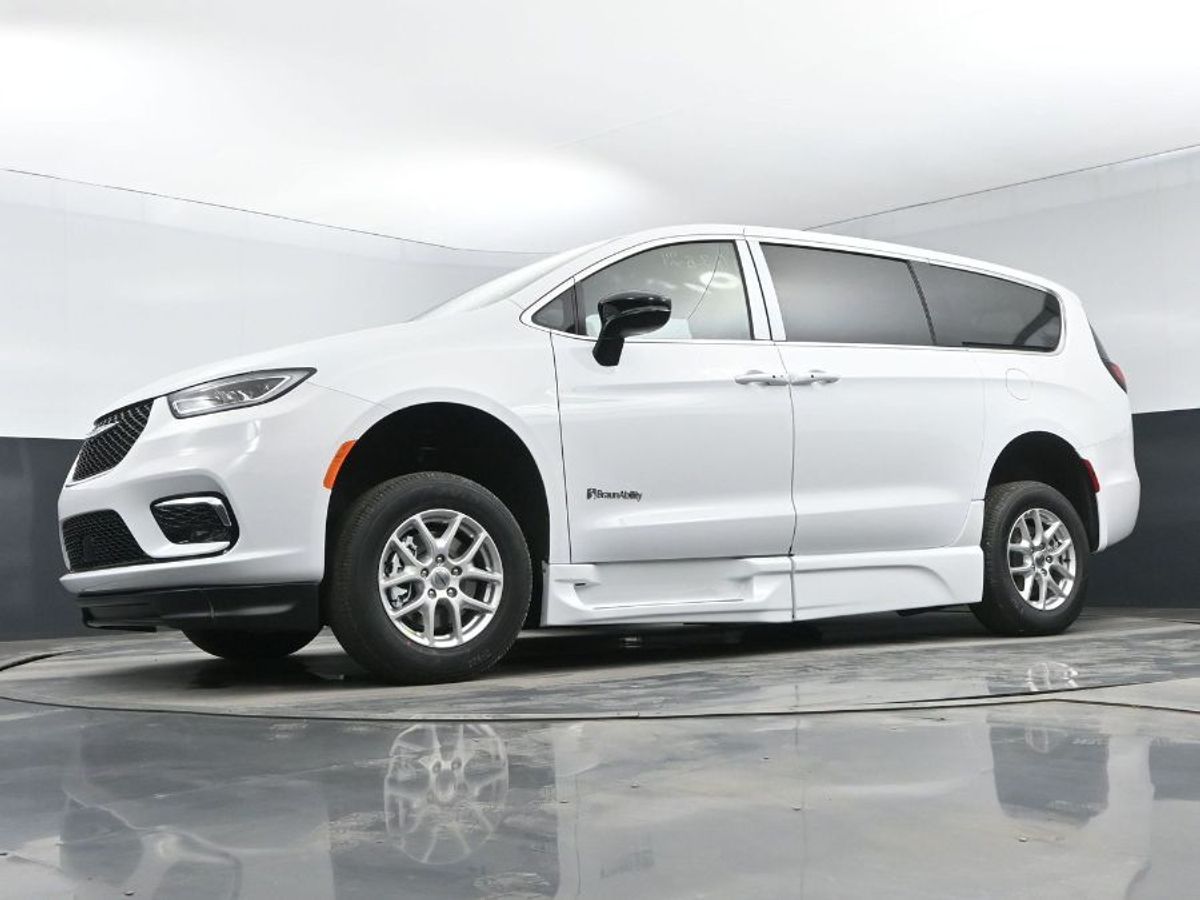 2024 Chrysler Pacifica Touring - Photo 12
