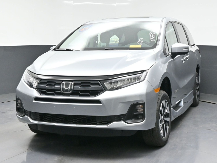 Silver Honda Odyssey image number 15