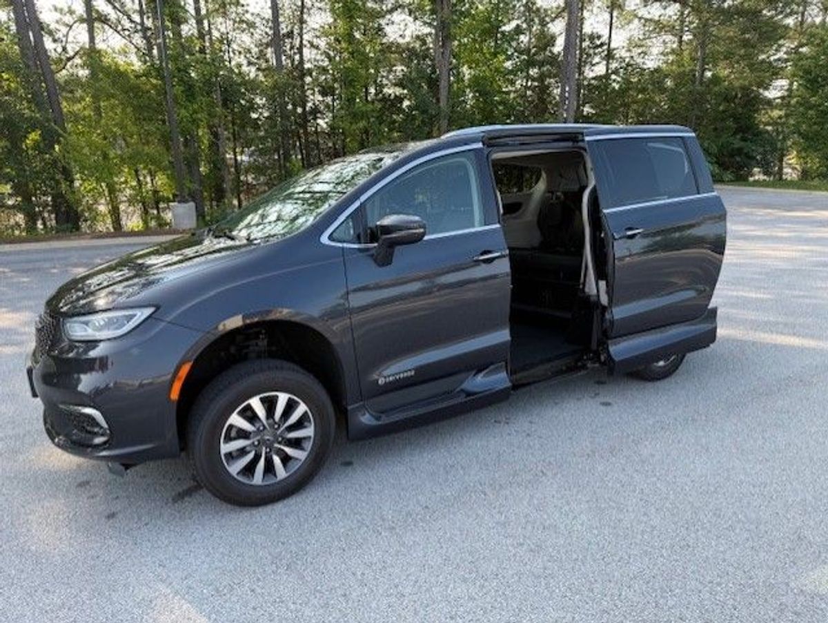 2021 CHRYSLER PACIFICA - Image 11
