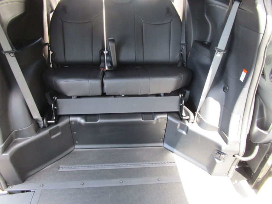 New 2026 Toyota Sienna Hybrid XSE Sport - BraunAbility Side Entry Entry In Floor Automatic Ramp