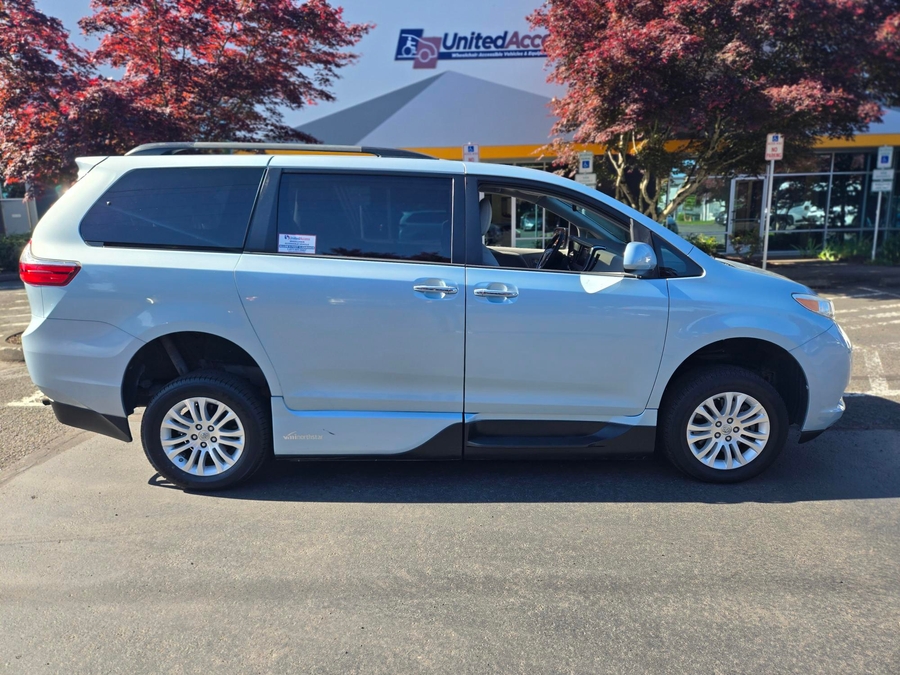 Used 2015 Toyota Sienna XLE - VMI Side Entry Entry In Floor Automatic Ramp