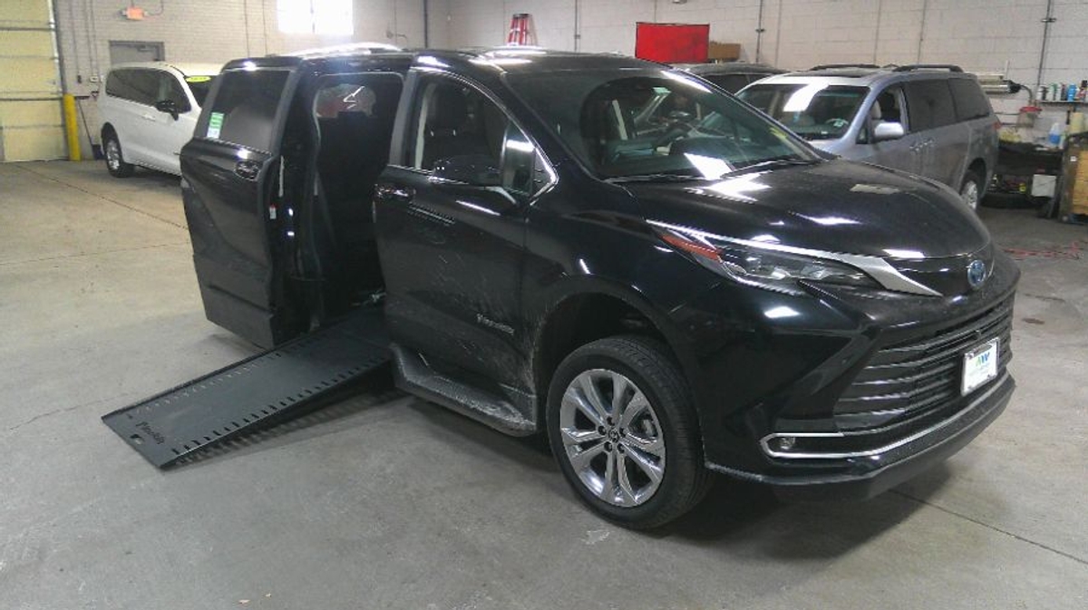 2024 TOYOTA SIENNA - Image 12