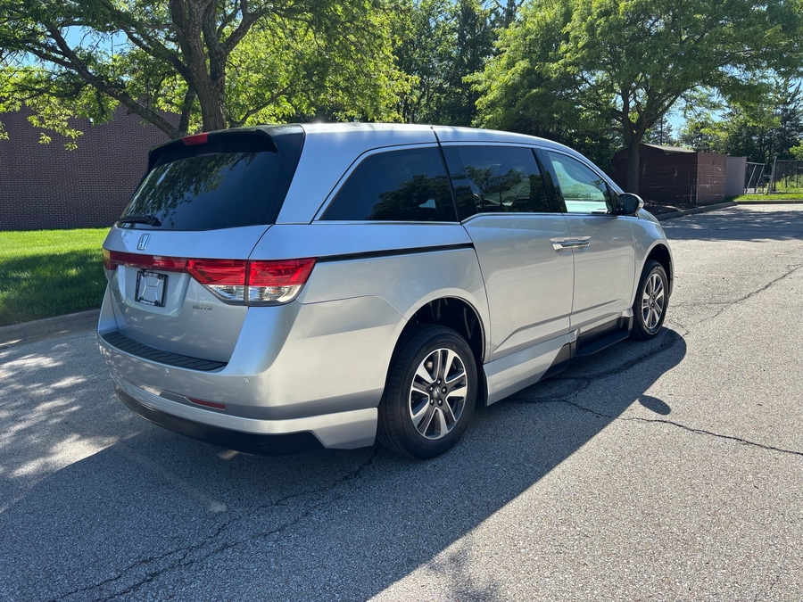 Used 2015 Honda Odyssey Touring Elite - VMI Side Entry Entry In Floor Automatic Ramp