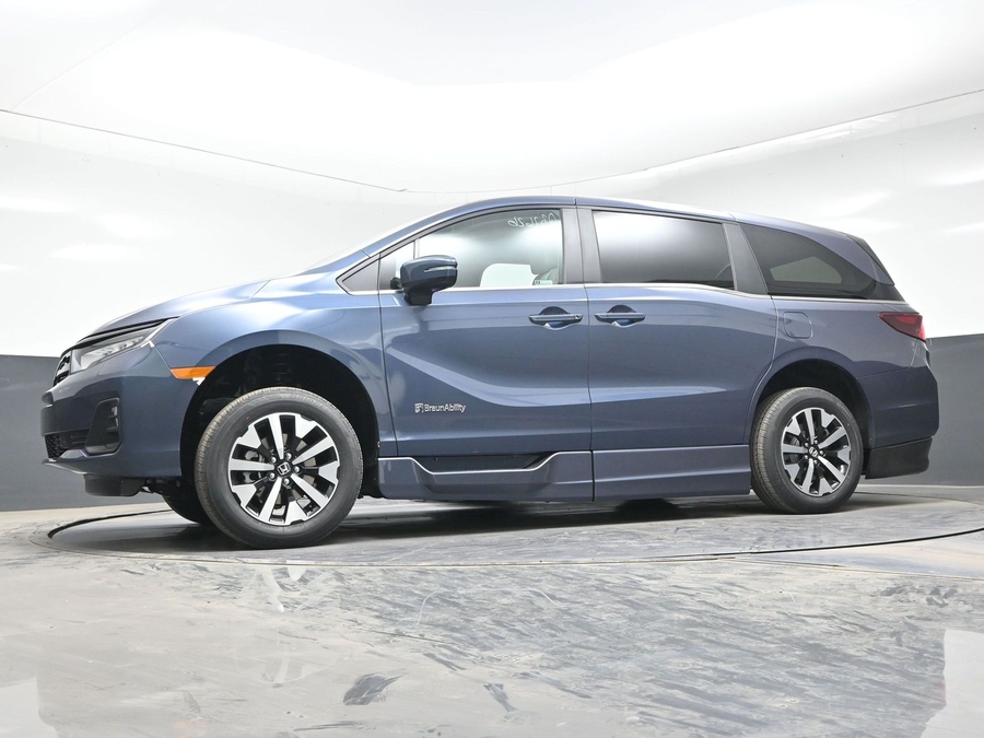 Blue Honda Odyssey image number 16