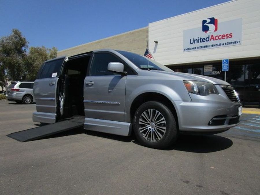 Used 2014 Chrysler Town and Country S - VMI Side Entry Entry In Floor Automatic Ramp