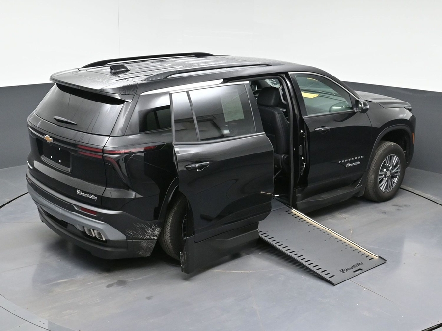 Black Chevrolet Traverse image number 24