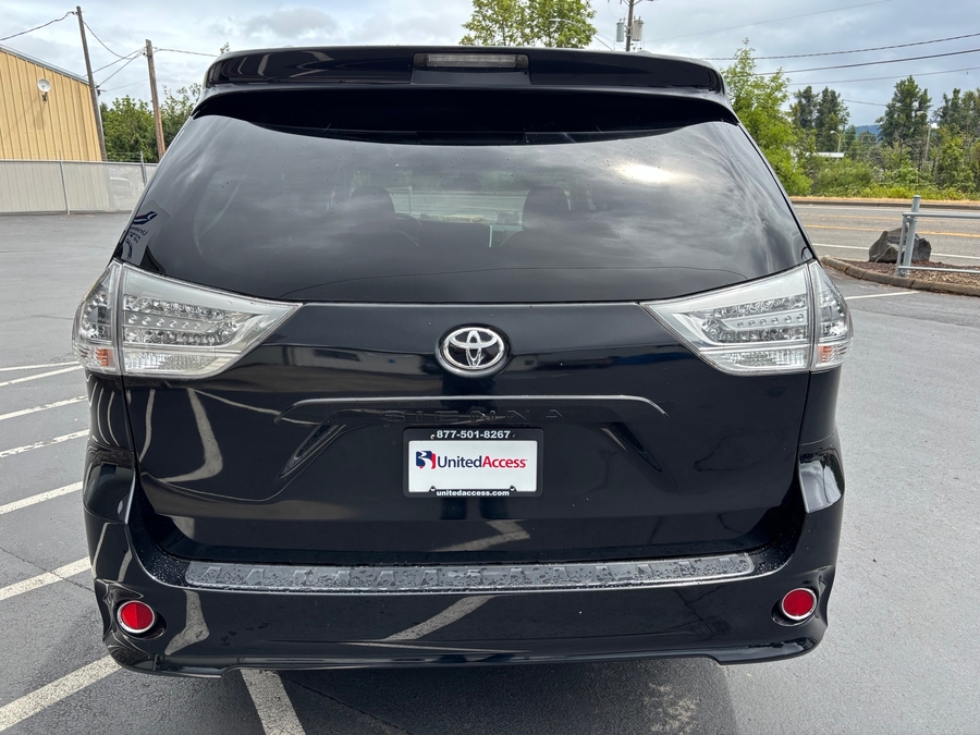 Used 2016 Toyota Sienna SE - BraunAbility Side Entry In Floor Automatic Ramp