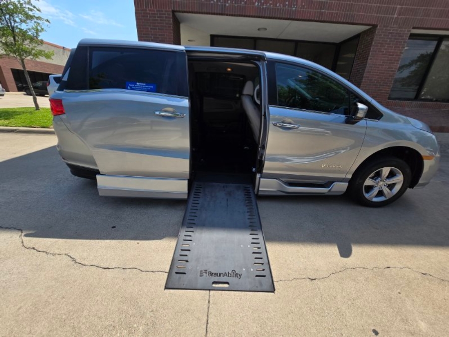 Used 2020 Honda Odyssey EX-L - BraunAbility Side Entry Entry In Floor Automatic Ramp