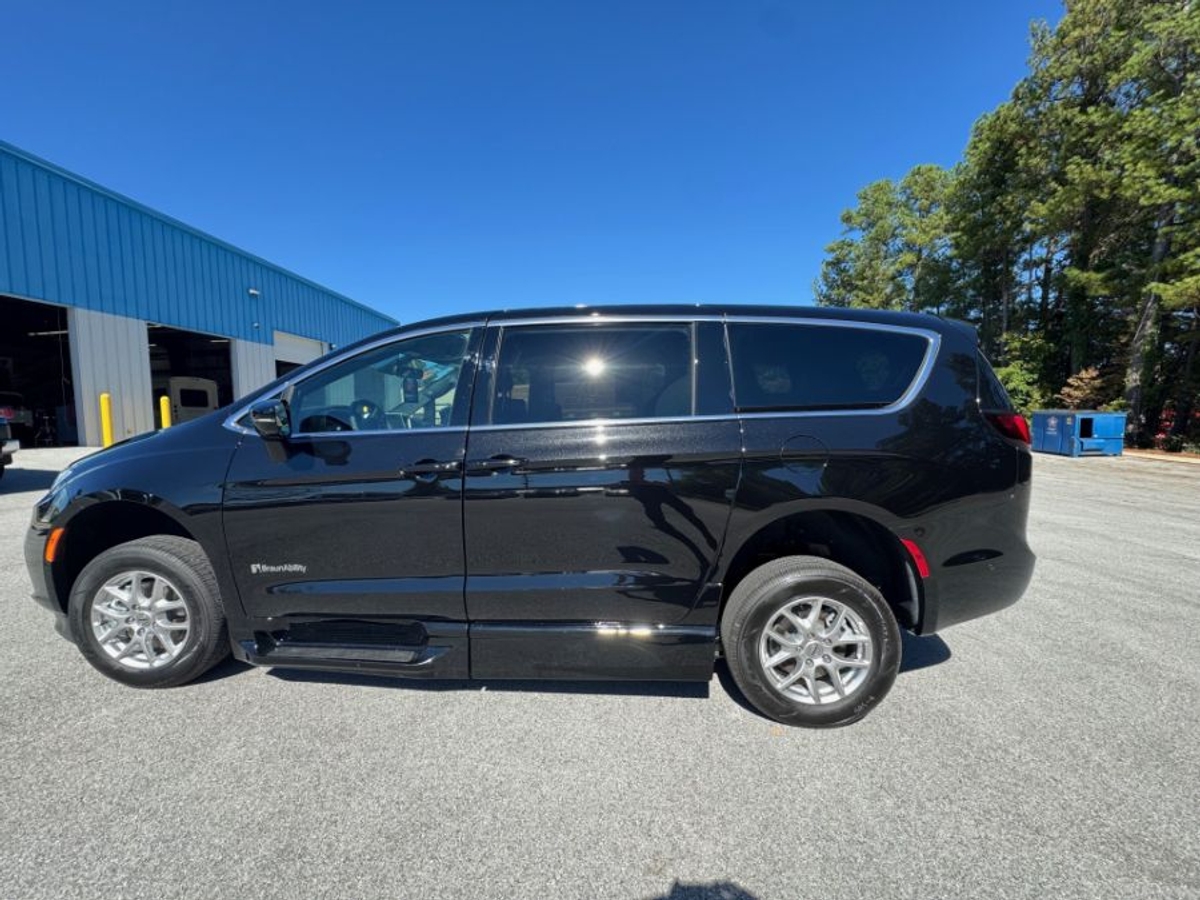 2025 CHRYSLER PACIFICA - Image 3