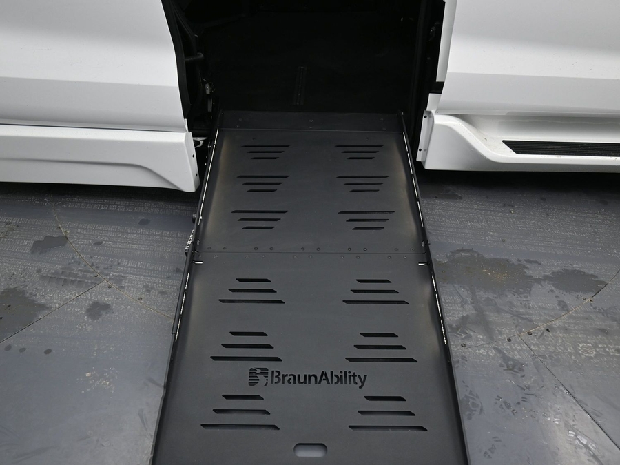 New 2025 Toyota Sienna Hybrid XSE Sport - BraunAbility Side Entry Entry Fold Out Automatic Ramp