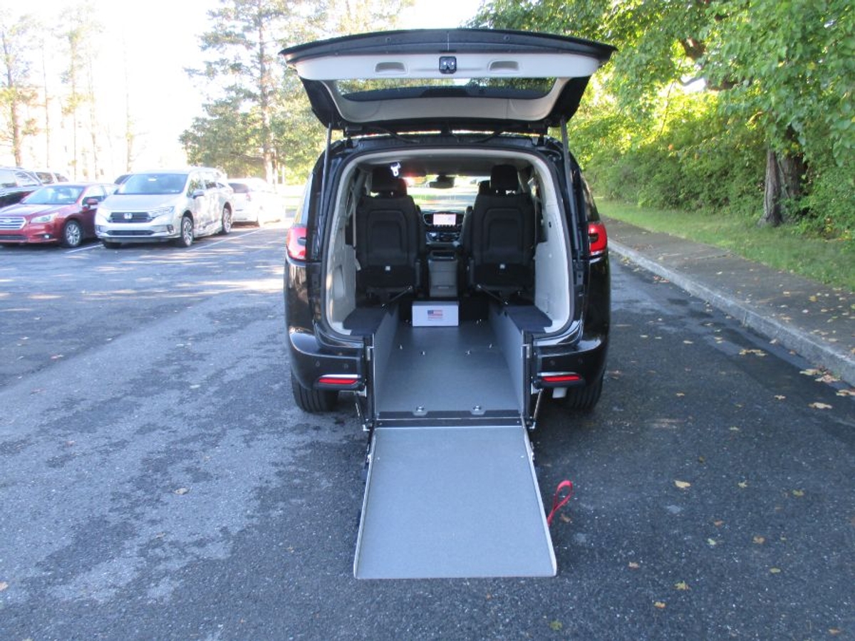 2023 CHRYSLER PACIFICA - Image 7