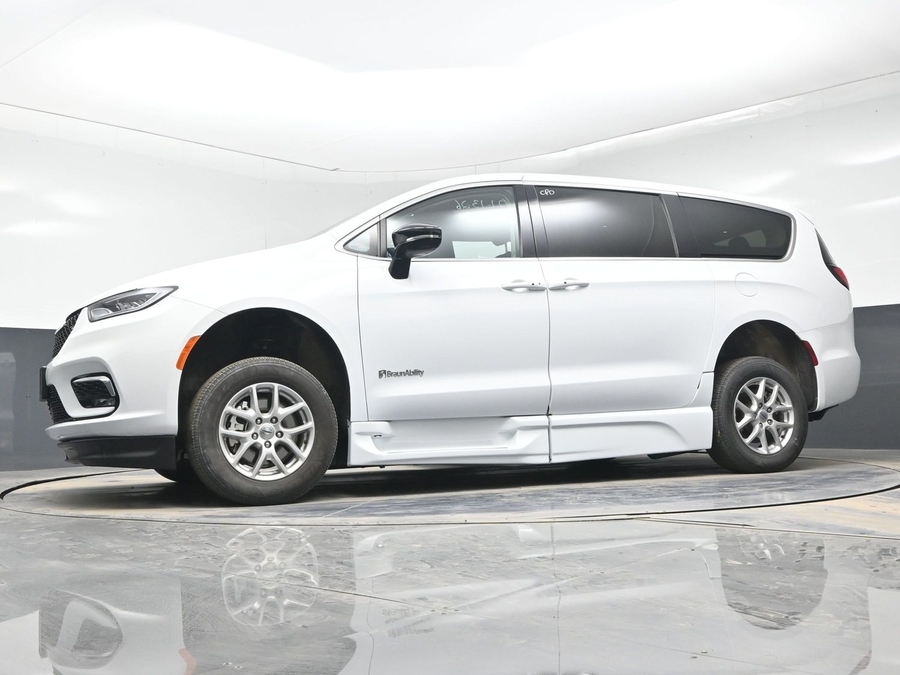 Used 2024 Chrysler Pacifica Touring L - BraunAbility Side Entry Entry Fold Out Automatic Ramp