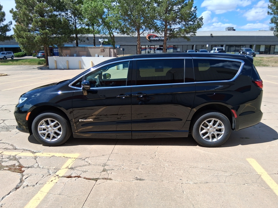 Número de imagen Chrysler Pacifica negro 8