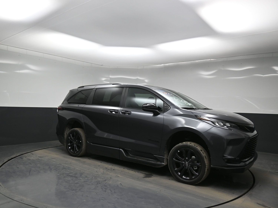 New 2025 Toyota Sienna Hybrid XSE Sport - BraunAbility Side Entry Entry In Floor Automatic Ramp
