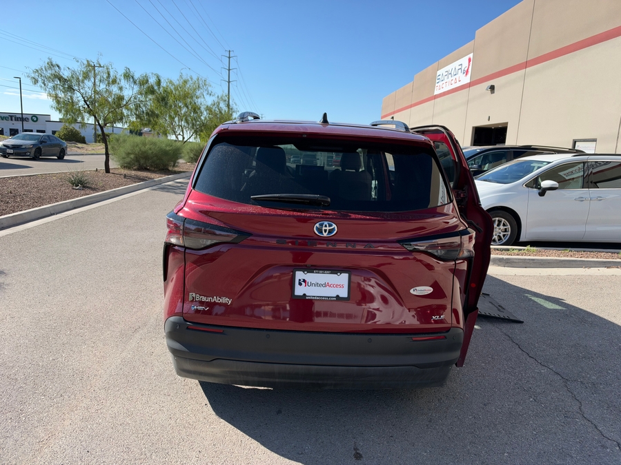 Used 2025 Toyota Sienna Hybrid XLE - BraunAbility Side Entry In Floor Automatic Ramp