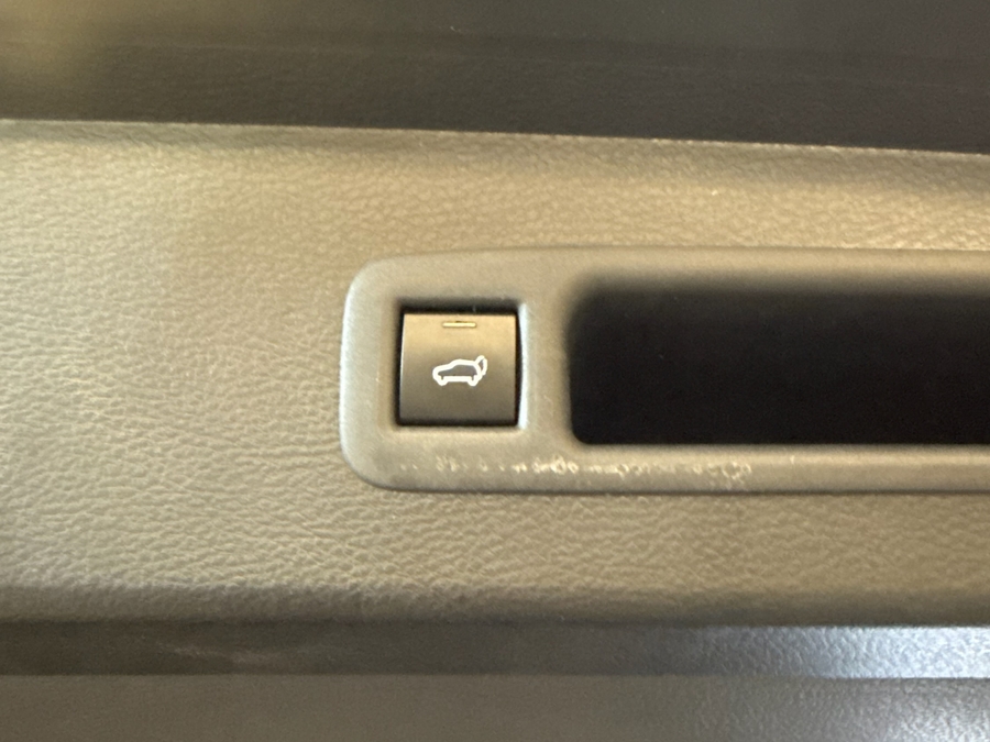 Black Toyota Sienna image number 12
