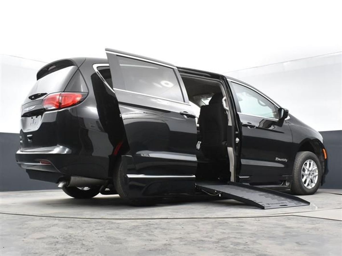 2023 CHRYSLER VOYAGER - Image 2