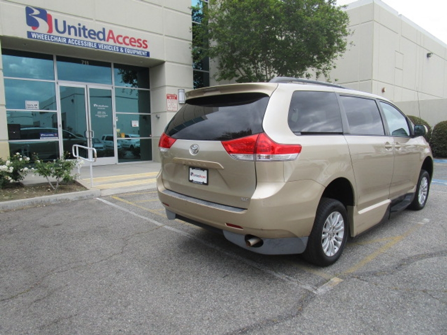 Used 2013 Toyota Sienna XLE Base - VMI Side Entry Entry In Floor Automatic Ramp