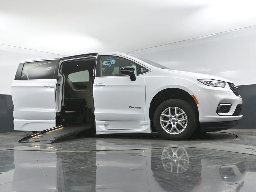 Used 2024 Chrysler Pacifica Touring L - BraunAbility Side Entry Entry Fold Out Automatic Ramp